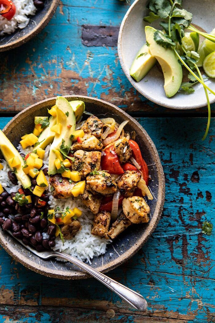 板料锅古巴鸡肉和黑豆饭碗|halfbakedharvest.com #sheetpan #healthy #chicken #bowlBOB娱乐下载recipes #quick #easy