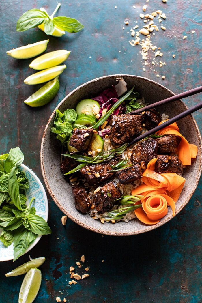 30分钟越南牛肉和酥脆米饭|halfbakedharvest.com #beef #thai #easyBOB娱乐下载recipes #healthy #recipebowl