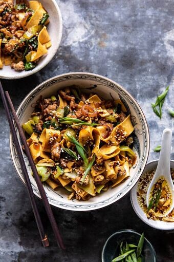 比加拿Syzechuan面条更好用芝麻辣椒油|halfbakedharvest.com #dinner #noodles #easyBOB娱乐下载recipes #chinese
