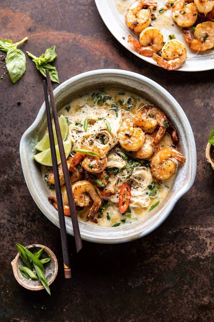 Saucy蒜黄油虾用椰奶和米线|halfbakedharvest.com #shrimp #easyBOB娱乐下载recipes #healthy #seafood #thairecipes #asian