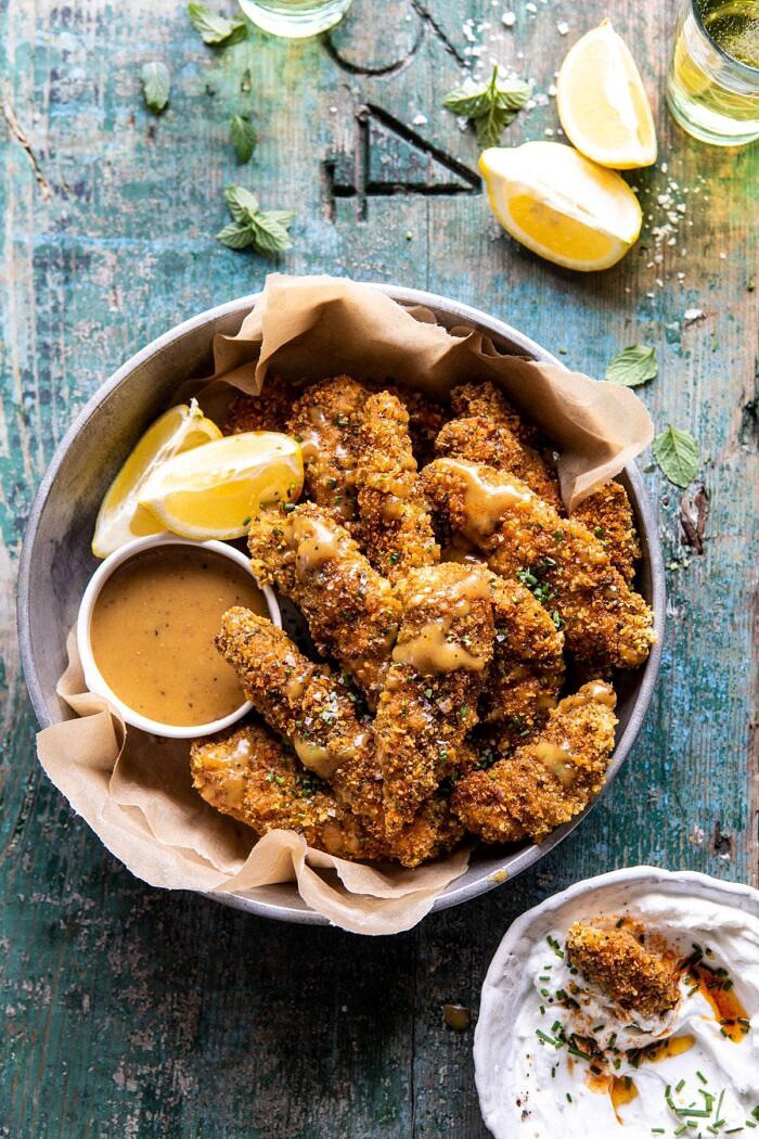 烤黑胡椒牧场鸡手指用蜂蜜芥末|halfbakedharvest.com #chicken #easyBOB娱乐下载recipes #dinner #chickenfingers