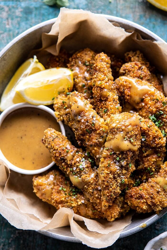 烤黑胡椒牧场鸡手指用蜂蜜芥末|halfbakedharvest.com #chicken #easyBOB娱乐下载recipes #dinner #chickenfingers