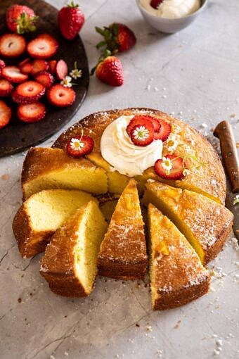 草莓洋甘菊橄榄油蛋糕与蜜奶酪奶酪乳酪|halfbakedharvest.com #cake #dessert #springBOB娱乐下载recipes #aster #strawberry