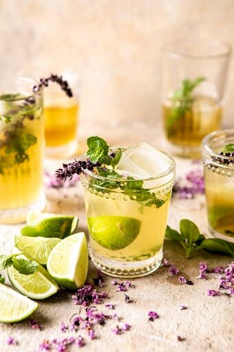 白茶和混乱的罗勒莫吉托|halfbakedharvest.com #cocktails #heplealBOB娱乐下载tyrecipes #spring #summer #mojito #rum
