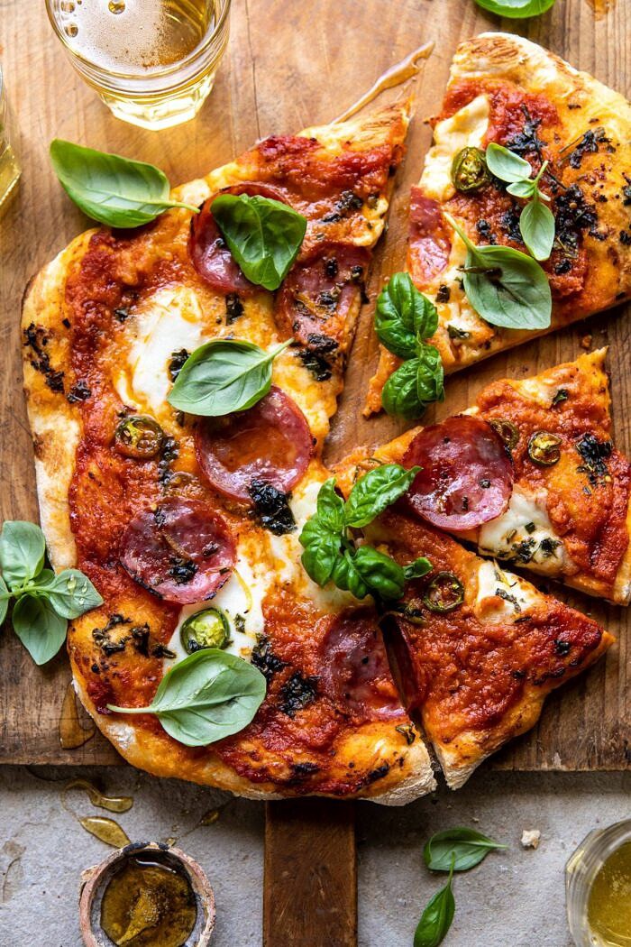 甜美辣番茄罗勒辣椒薄饼披萨|halfbakedharvest.com #pizza #easyBOB娱乐下载recipes #cheese #summer #spring