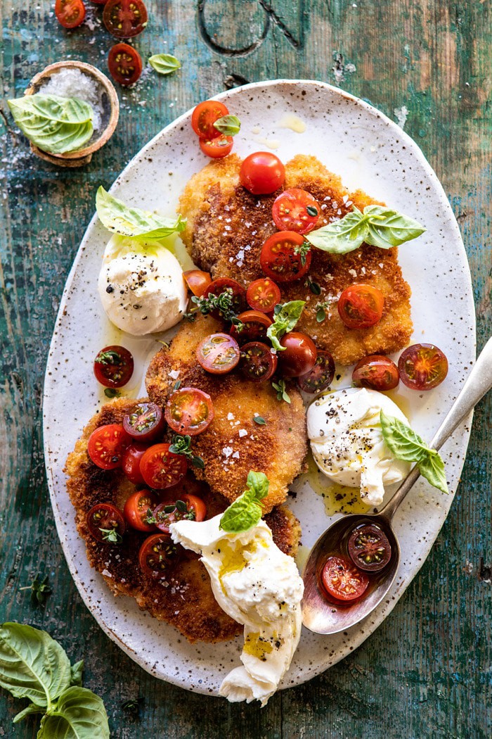 罗勒鸡萨萨克省与腌制西红柿和布里拉塔|halfbakedharvest.com #chicken #tomatoes #basil #summerBOB娱乐下载recipes