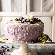 爆裂蓝莓柠檬层蛋糕。
