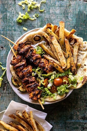 鸡肉souvlaki碗用大蒜炸薯条|halfbakedharvest.com #greek #hepleyRBOB娱乐下载ecipes #dinner #summerrecipes