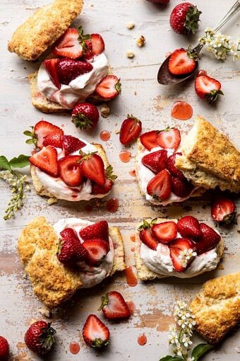 The Best Strawberry Shortcakes | halfbakkedharvest.com # Shortcakes #草莓#夏季#草莓