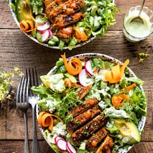 Crispy Buffalo牧场鸡肉沙拉与女神敷料|halfbakedharvest.com #buffalochicken #salad #healthy #dinner
