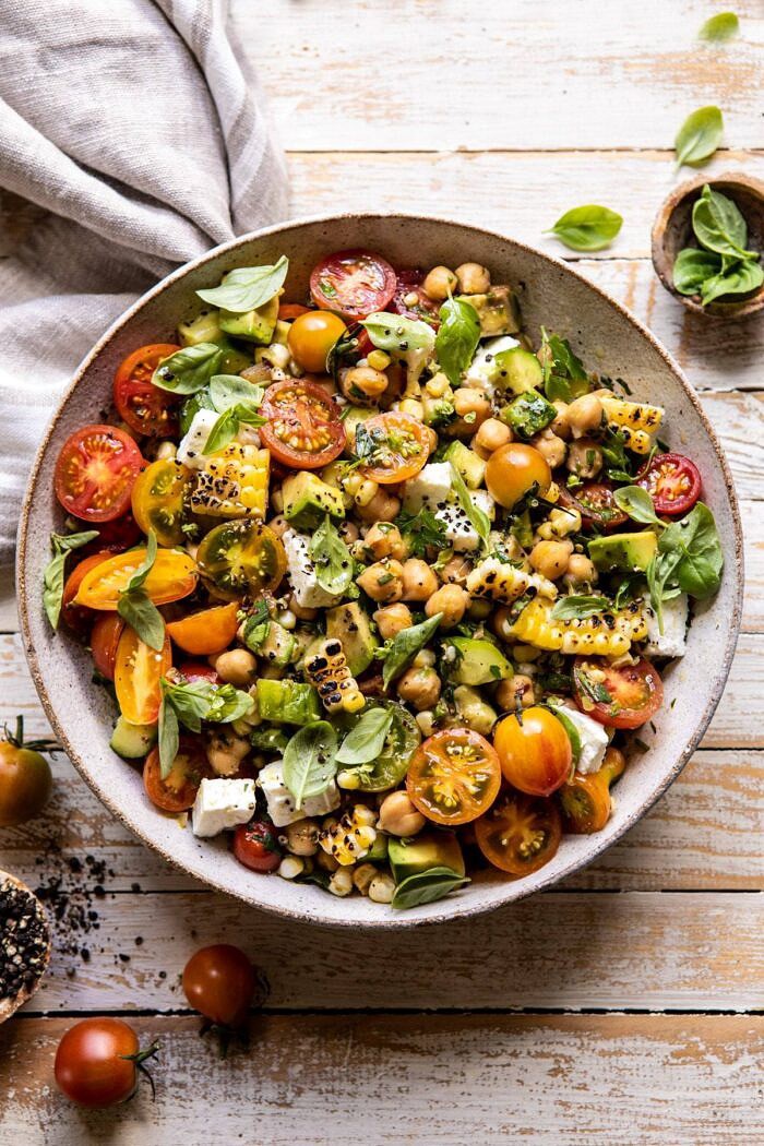 玉米，番茄和鳄梨鹰嘴豆沙拉|halfbakedharvest.com #healthy #tomatososad #quick #mealprep