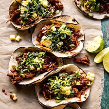 速溶锅烧烤啤酒拉鸡肉炸玉米饼与牧场玉米板|halfbakedharvest.com #instantpot #slowcooker #easyBOB娱乐下载recipes #tacos