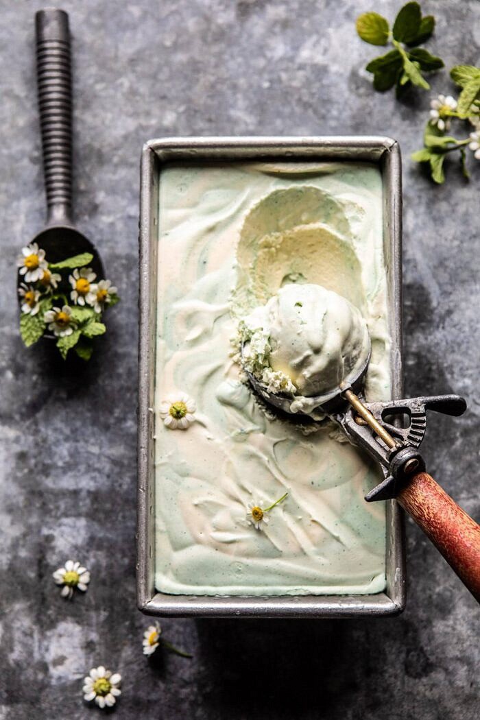 无搅拌薄荷白巧克力漩涡冰淇淋| halfbakedharvest.com#冰淇淋#易选#甜点#无糖冰淇淋BOB娱乐下载