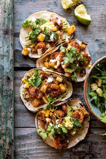 板料锅夏威夷菠萝虾炸玉米饼|halfbakedharvest.com #sheetpan #tacos #easyBOB娱乐下载recipes #seadood