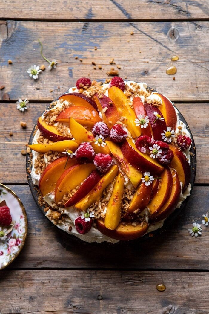 桃子和奶油椒盐脆饼饼|halfbakedharvest.com #pie #peach #summer #dessert #easy