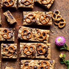 巧克力花生酱椒盐脆饼金发碧眼|halfbakedharvest.com #peanutbutter #chocolate #pretzels #flet #autumn #dessert