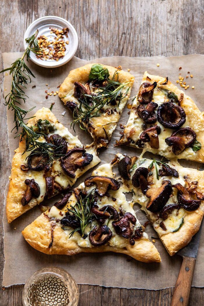 法国洋葱蘑菇披萨|halfbakedharvest.com #pizza #mushrooms #easyBOB娱乐下载recipes