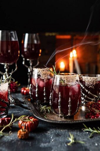 昏昏欲睡的空心鸡尾酒|halfbakedharvest.com #halloween #cocktails #tequila