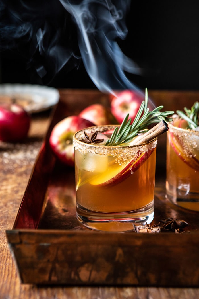 烟熏收获苹果汁玛格丽塔|halfbakedharvest.com #margarita #applecider #cocktail #holiday #thanksgiving