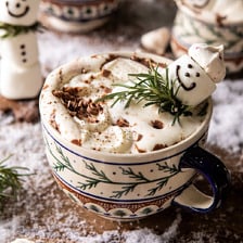奶油椰子热巧克力| halfbakedharvest.com #hotchocolate #easyrecipe #christmas #dessert