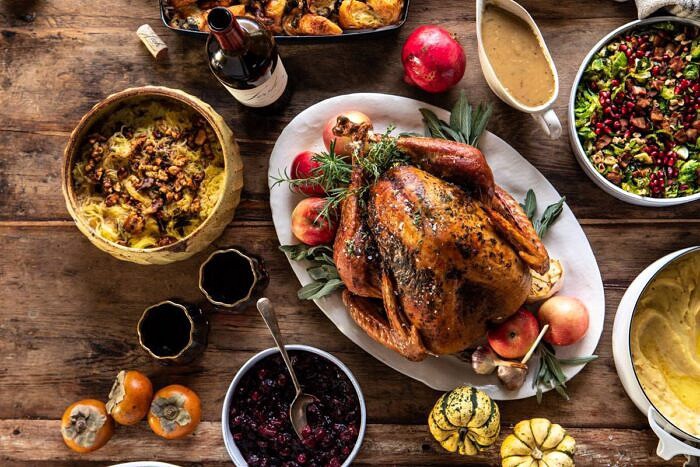 我们2019年感恩节菜单和指南的水平照片
