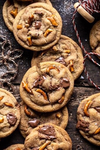 咸焦糖椒盐脆饼snickerdoodles |halfbakedharvest.com #cookies #snickerdoodles #Christmas