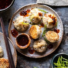 中国蘑菇饺子用甜辣椒姜芝麻酱|halfbakedharvest.com #dumplings #potstickers #chinese