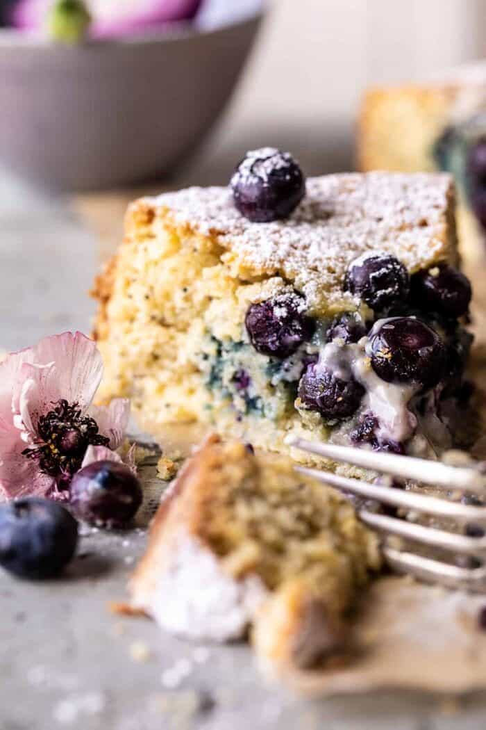 蓝莓柠檬罂粟籽Crème蛋糕半烤收获
