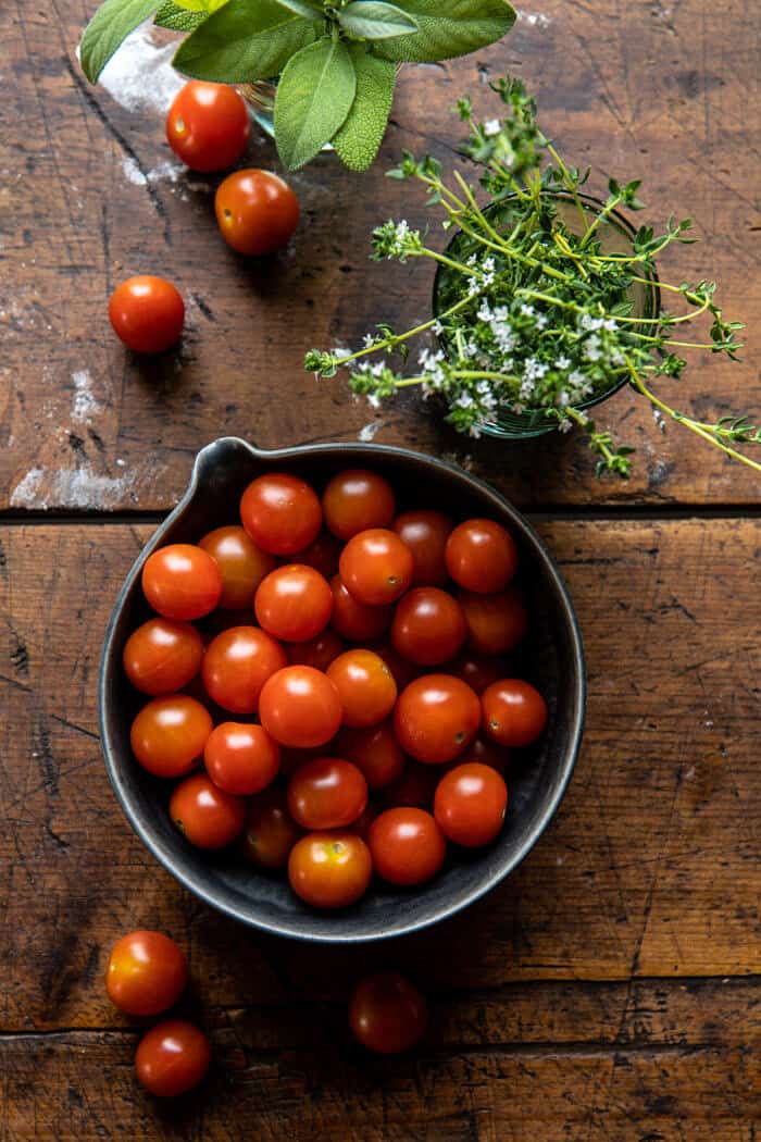 菠菜瑞科塔·戈西奇与鼠尾草黄油和樱桃番茄|halfbakedharvest.com